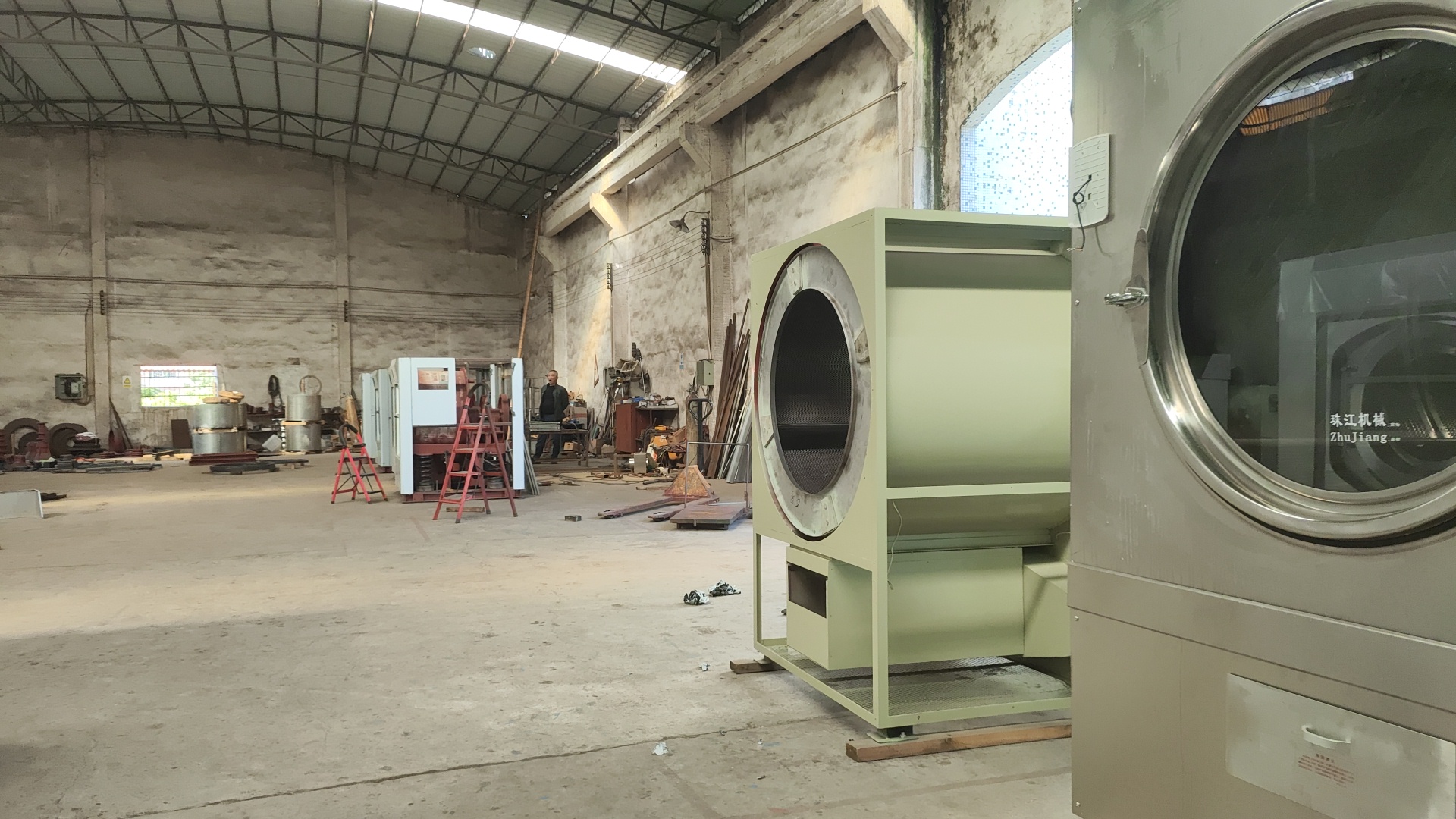 
珠江洗滌工業全自動洗衣機憑什么服務百家名企？大型干洗店都在用的高品質設備！
